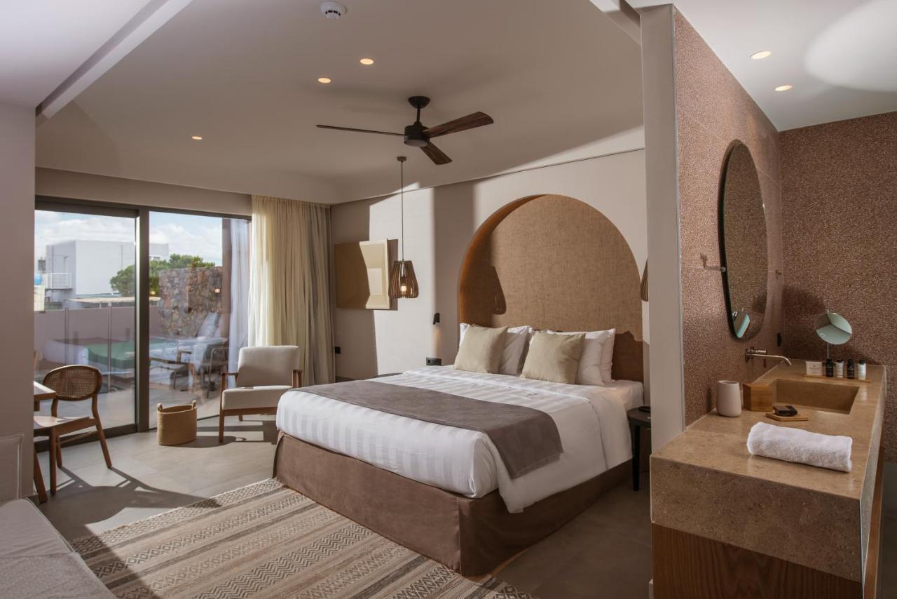 Junior Suite with Private Pool and Sea View