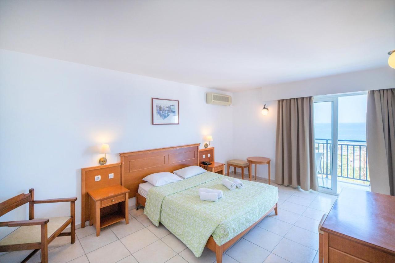Double or Twin Room with Sea View