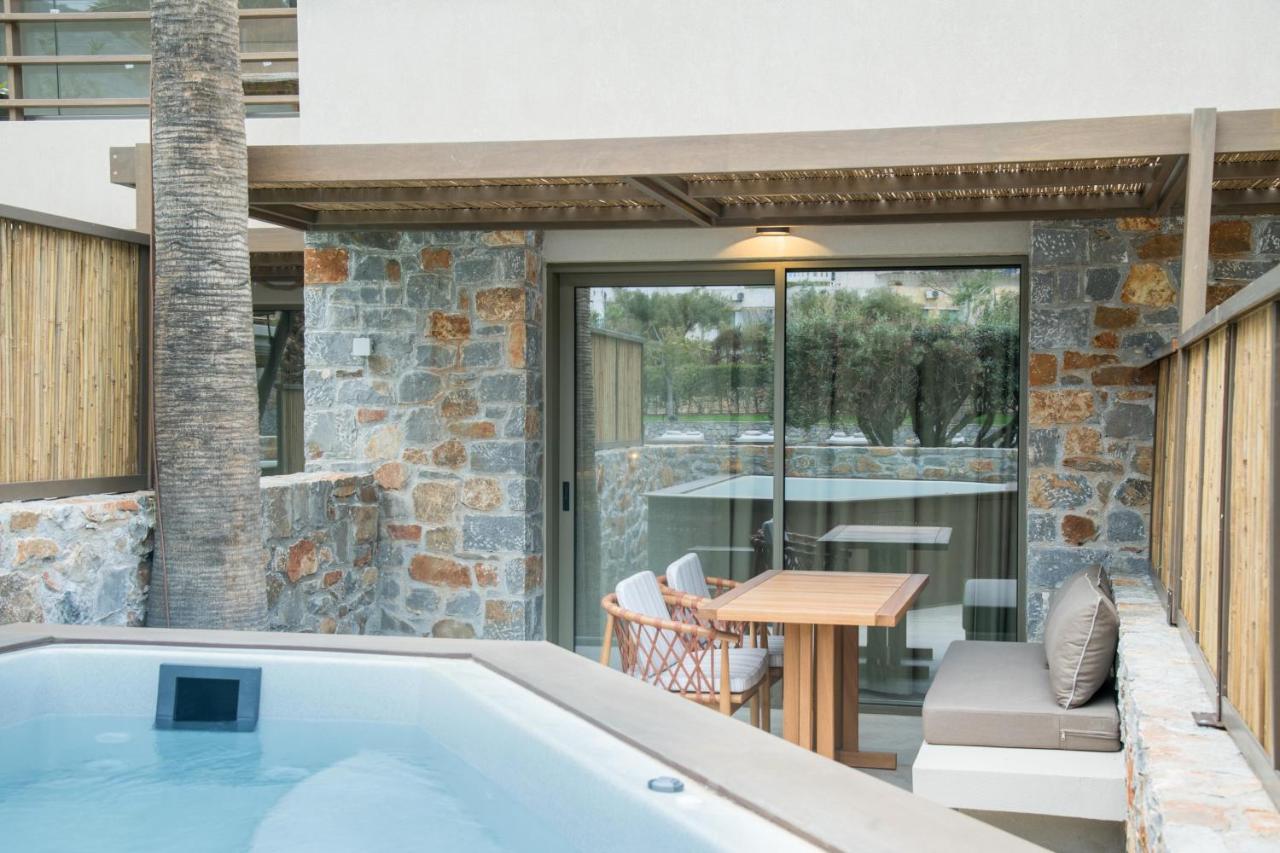 Classic Double Garden View Outdoor Hot Tub