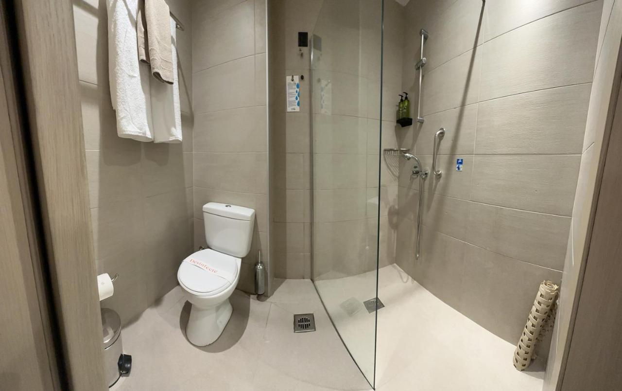 Cozy Double Room Swim Up Pool