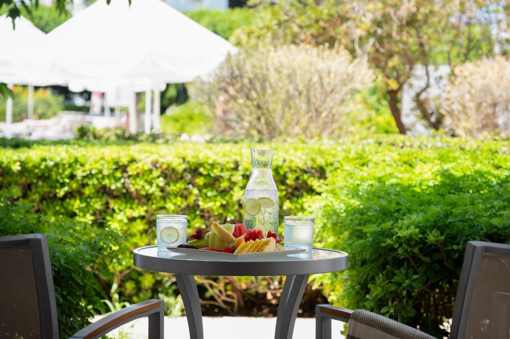 Bungalow Garden View