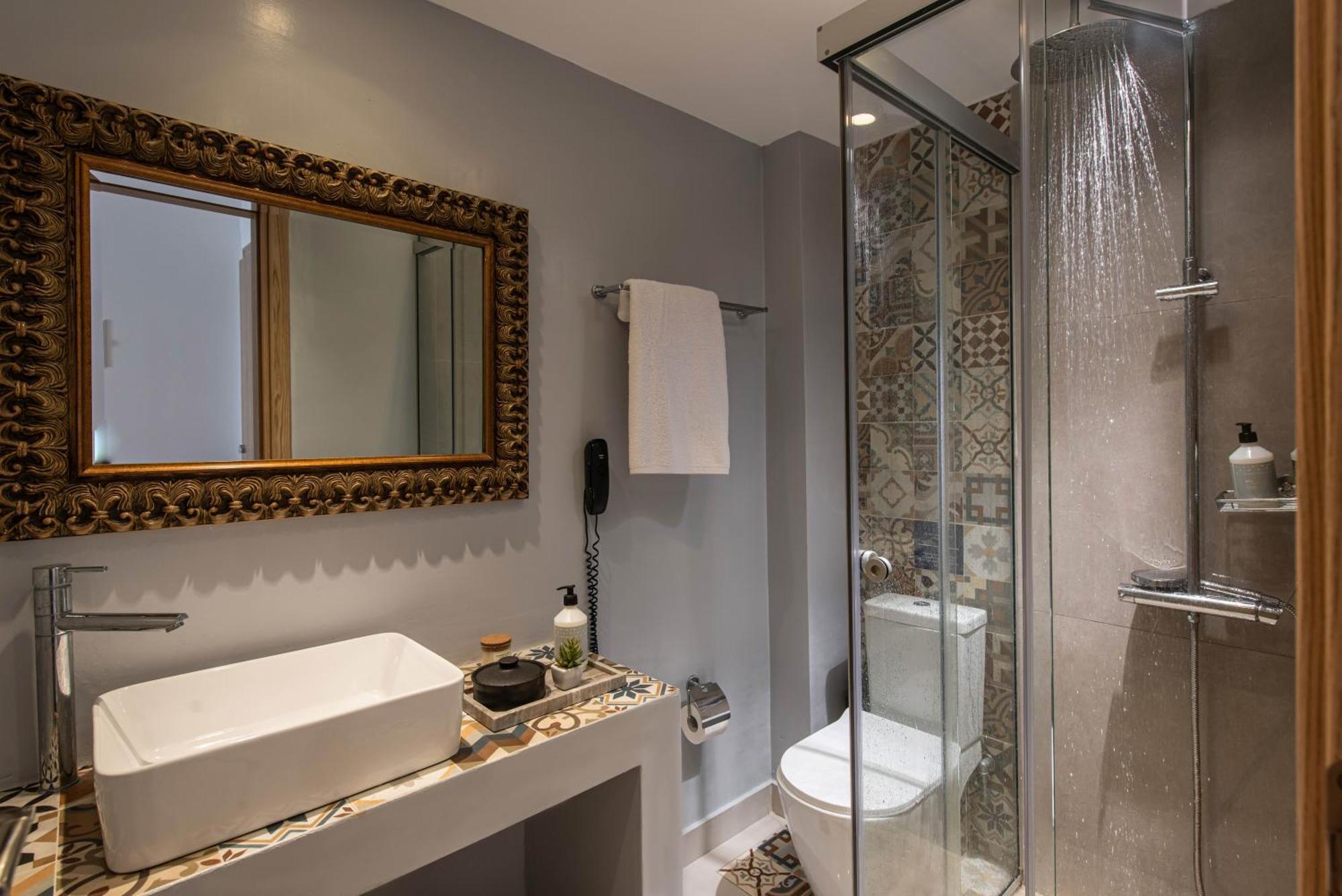 Deluxe Room Inland View
