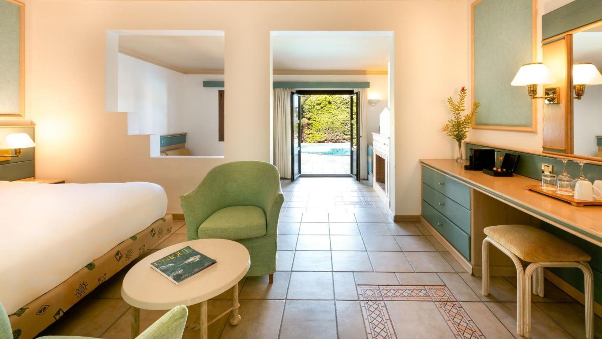 Suite Pool View