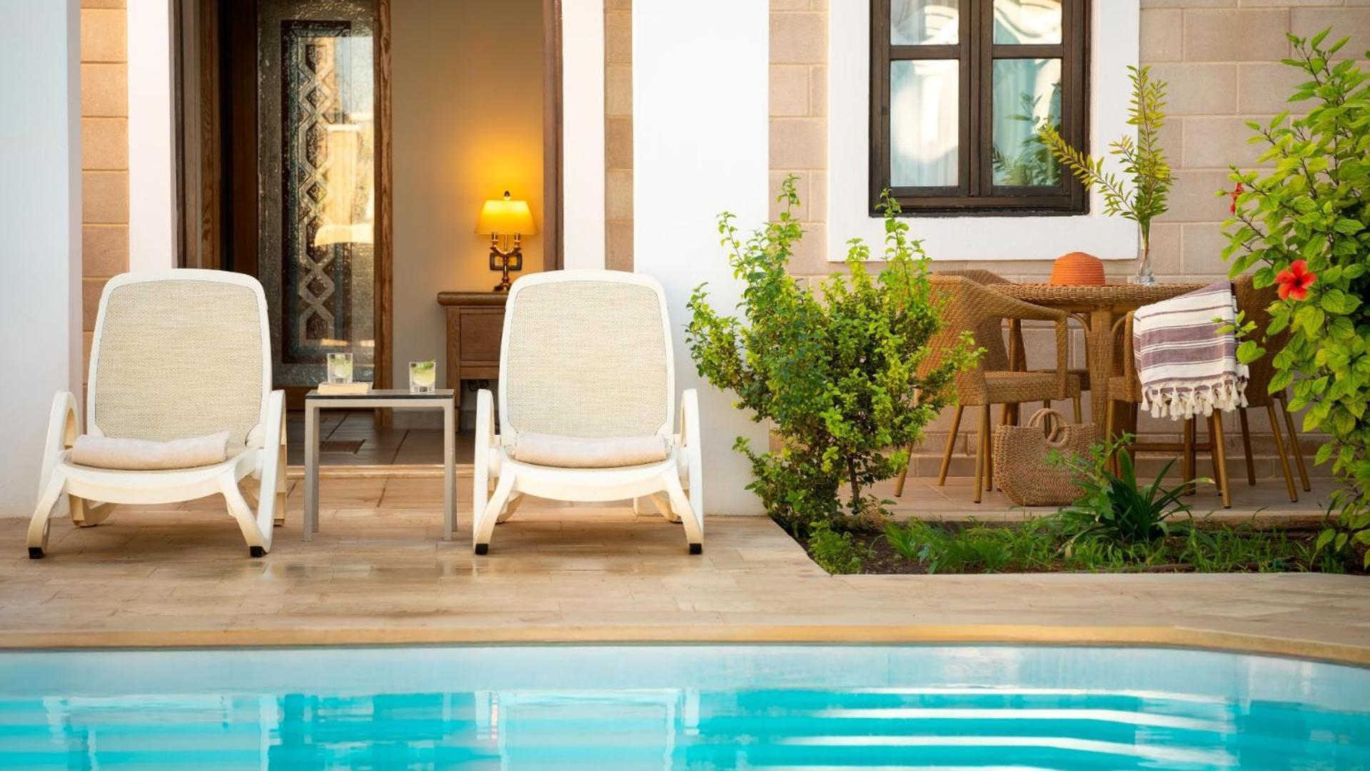 Suite Pool View