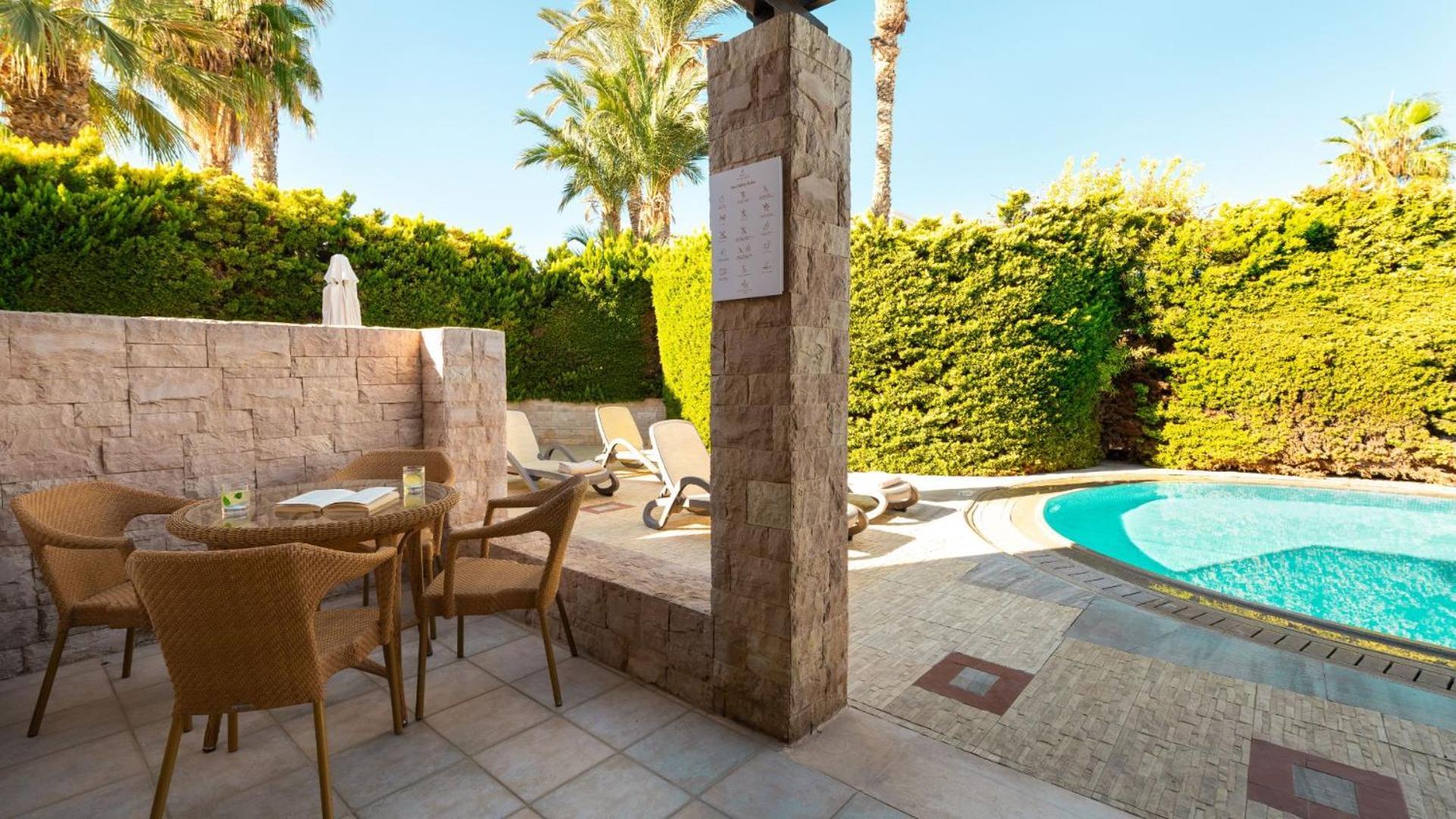 Suite Pool View