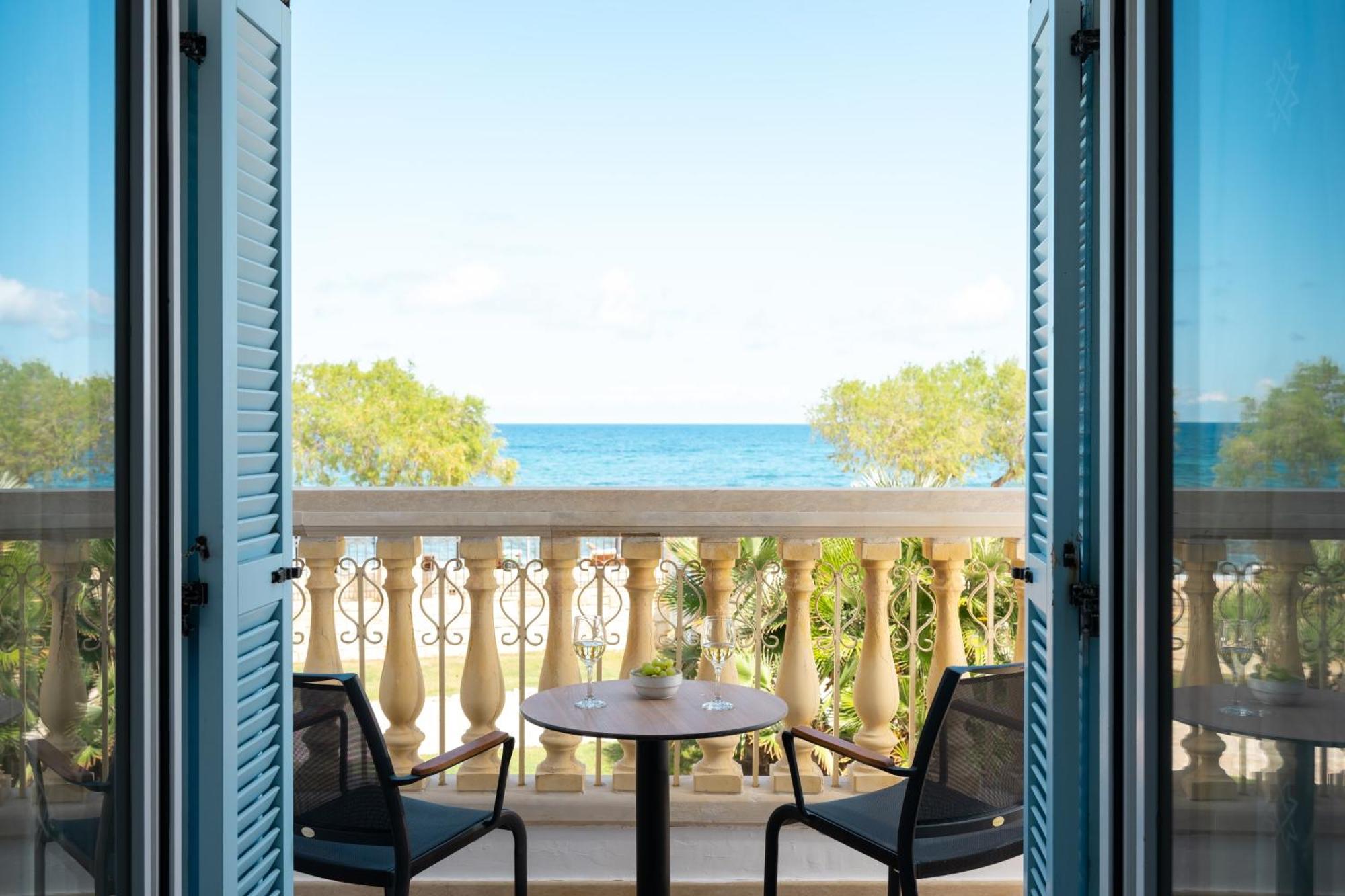 Bungalow Beach Front