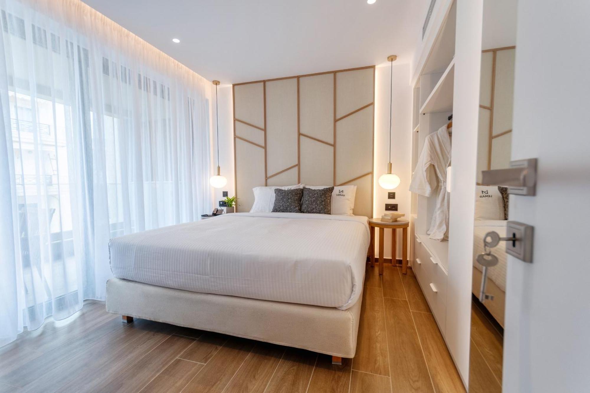 Two-Bedroom Deluxe Apartment Jet Tub