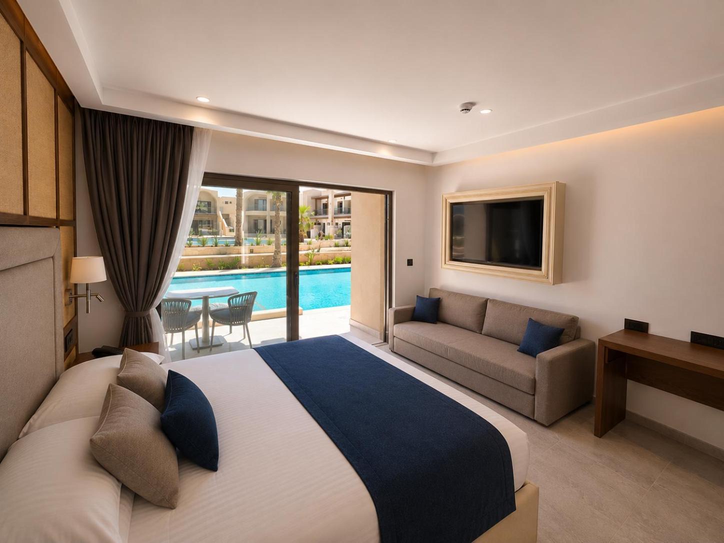 Deluxe Suite Sea View Sharing Pool