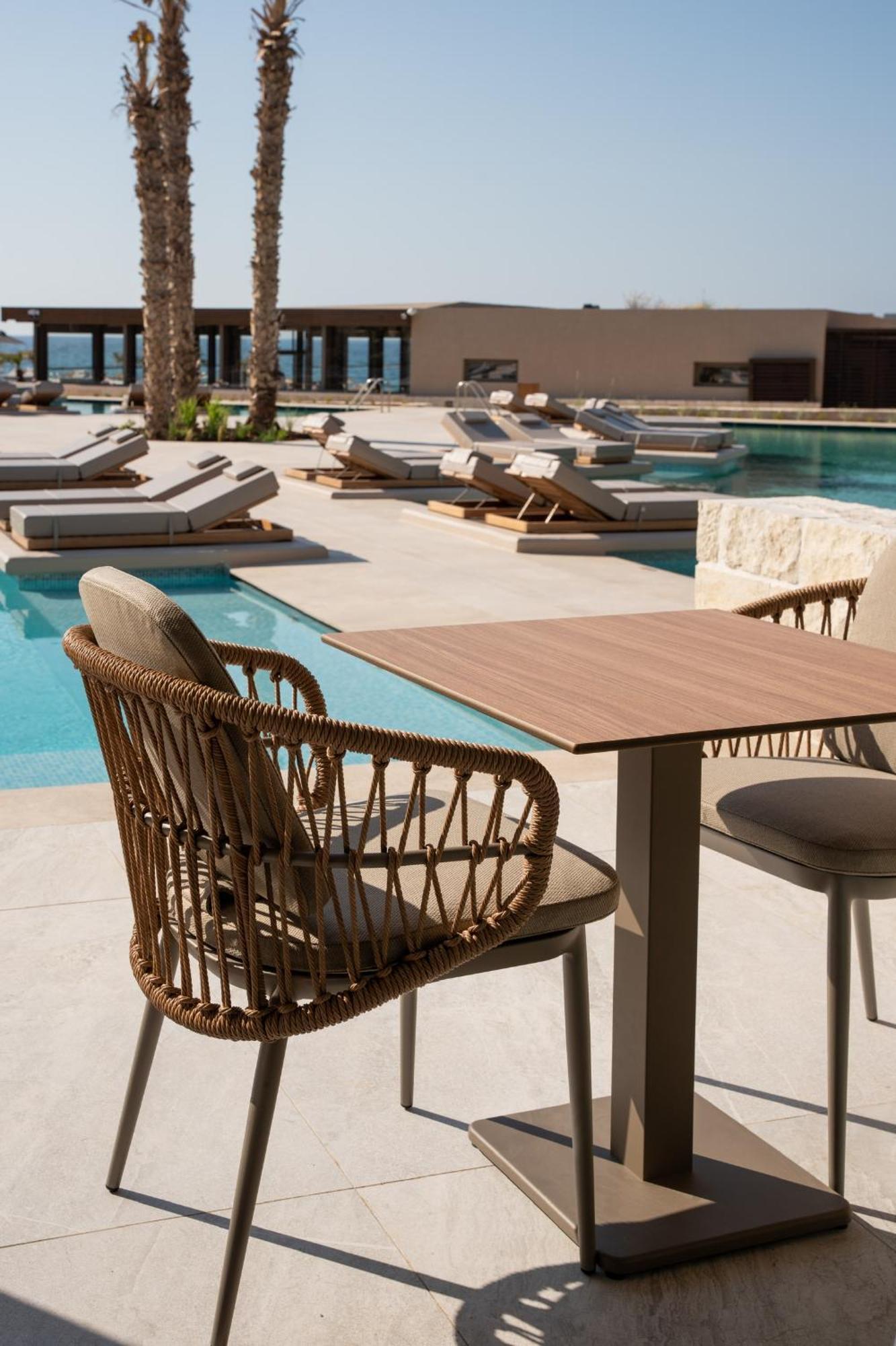 Deluxe Suite Sea View Sharing Pool
