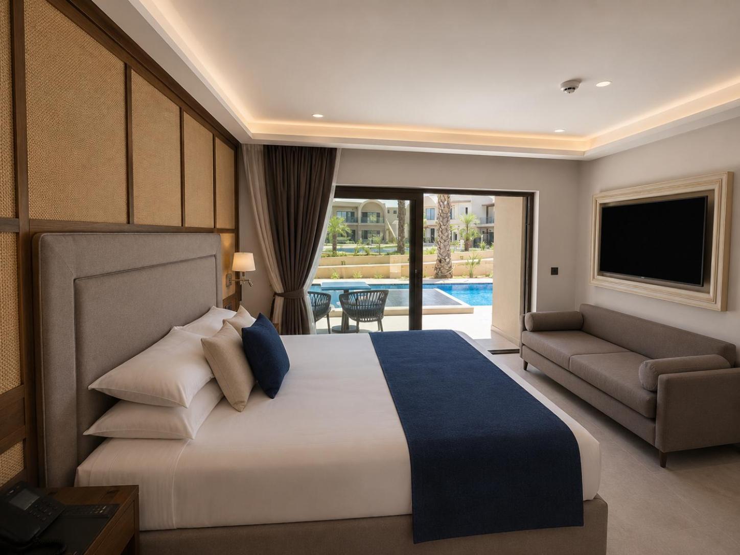 Deluxe Suite Sea View Sharing Pool