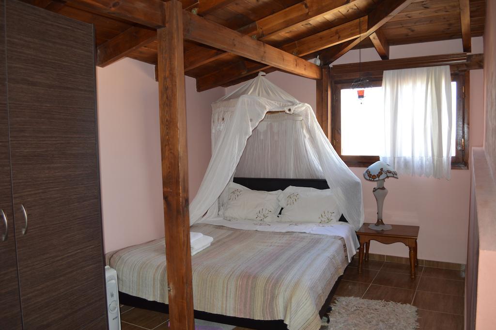 Deluxe One-Bedroom Suite,235064201:JPEG