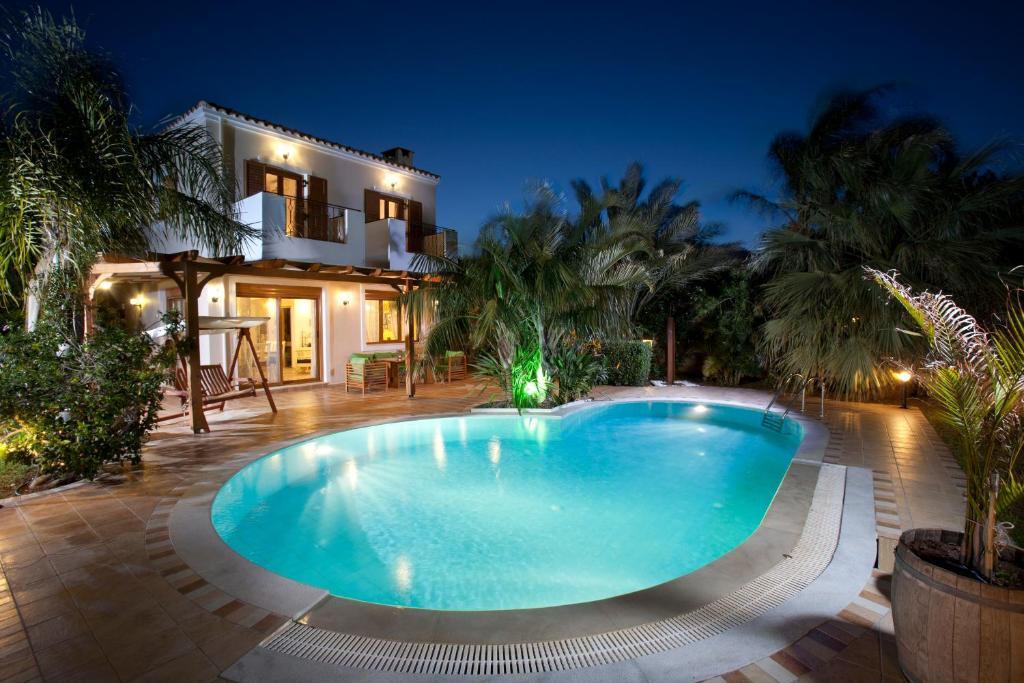 Three-Bedroom Villa Private Pool