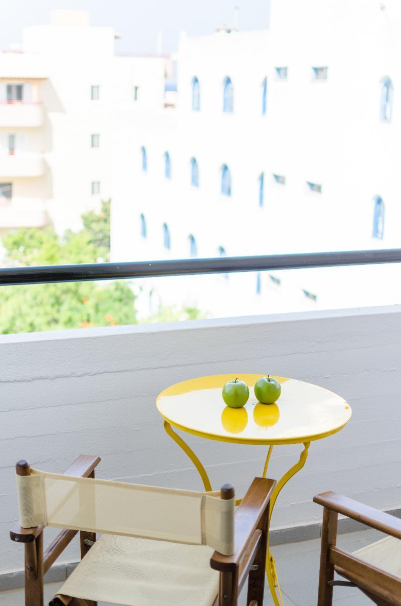 One-Bedroom Apartment City View