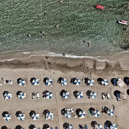 Mikes Beach Lux-3